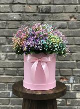 Цветочная композиция из Гипсофила и Розы в шляпной коробке в Починках