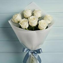 Букет 7 Белых роз Эдлесс Лав в Починках