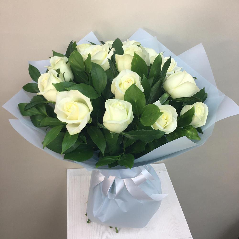 Букет 15 Белых роз Проуд в Починках