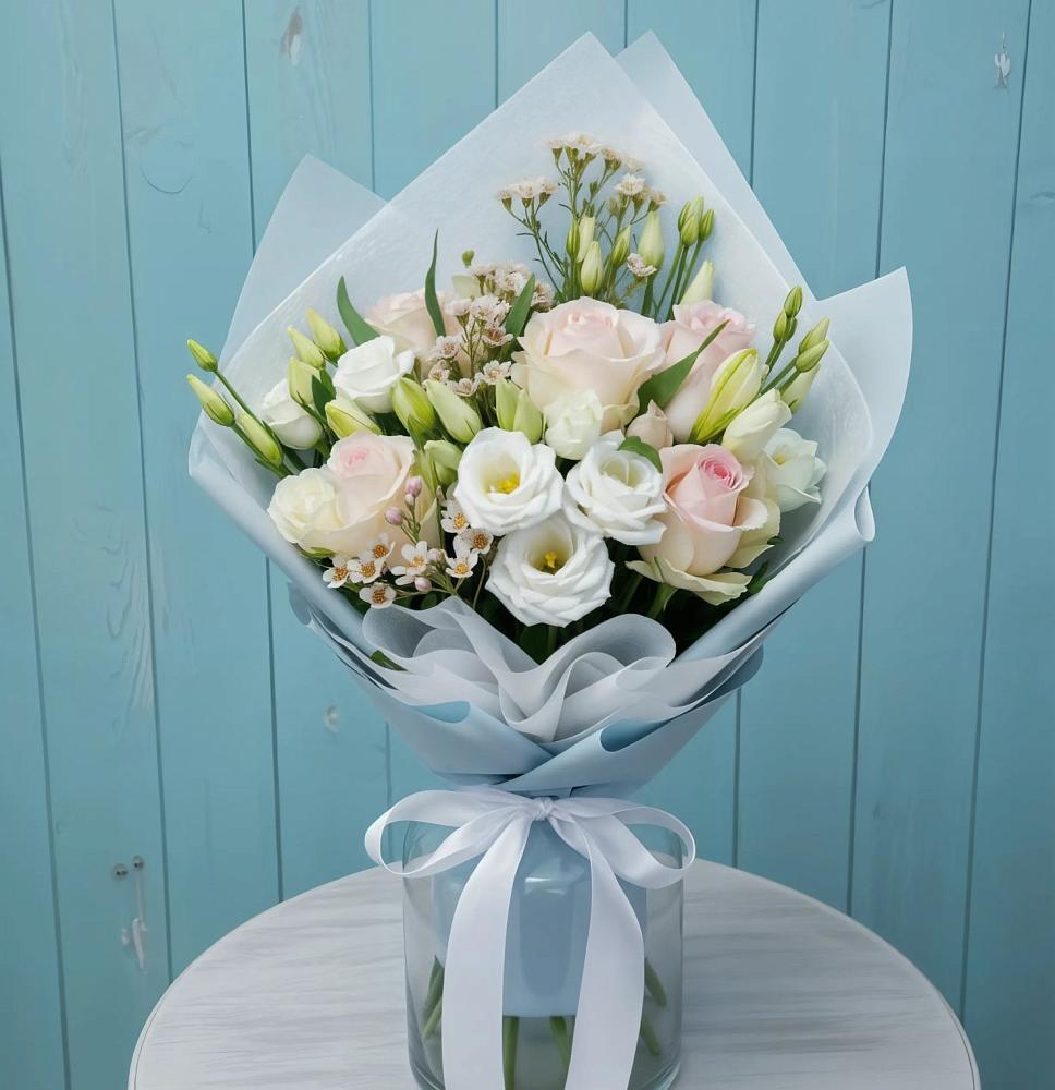 Букет цветов из: Розы и Лизиантусы в Починках