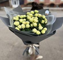 Букет Белые кустовые розы Солинеро в Починках
