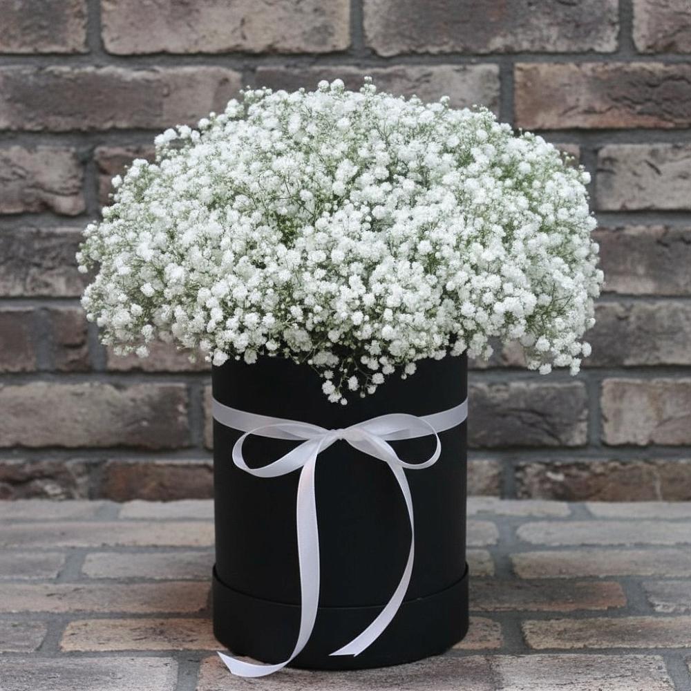 Цветочная композиция из Гипсофила в шляпной коробке в Починках