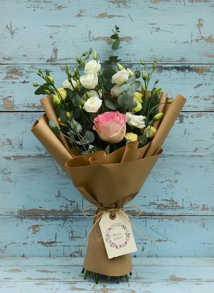 Букет цветов из: Розы и Лизиантусы в Починках