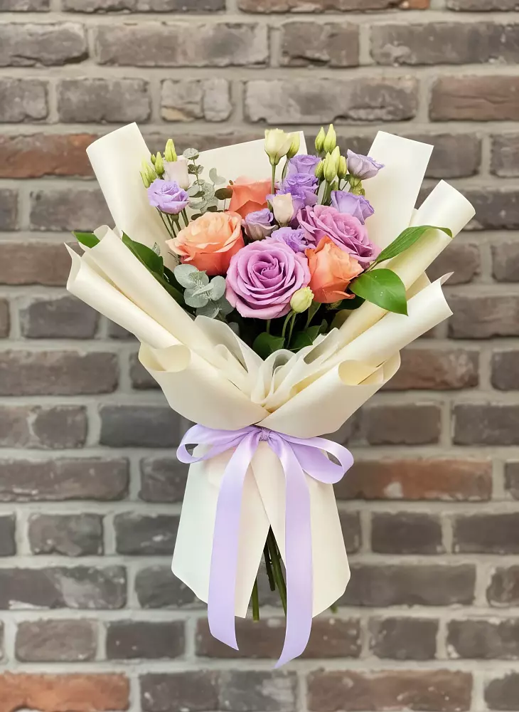 Букет цветов из: Лизиантусы и Розы в Починках