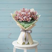 Букет цветов из:  Орхидеи и Розы #REPLACE_PRED# Починках