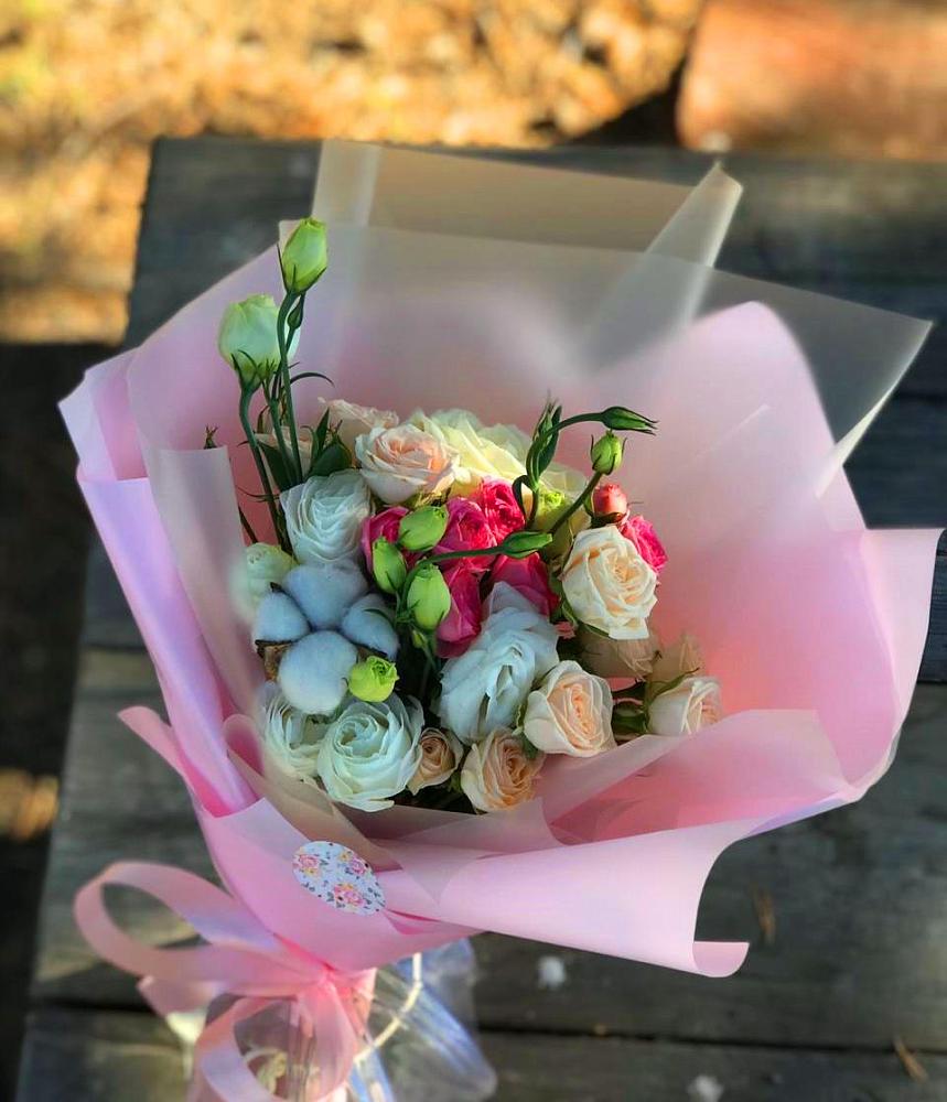 Букет цветов из: Розы и Лизиантусы в Починках