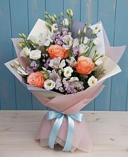 Букет цветов из:  Лизиантусы, Розы, Альстромерии и Гипсофила в Починках