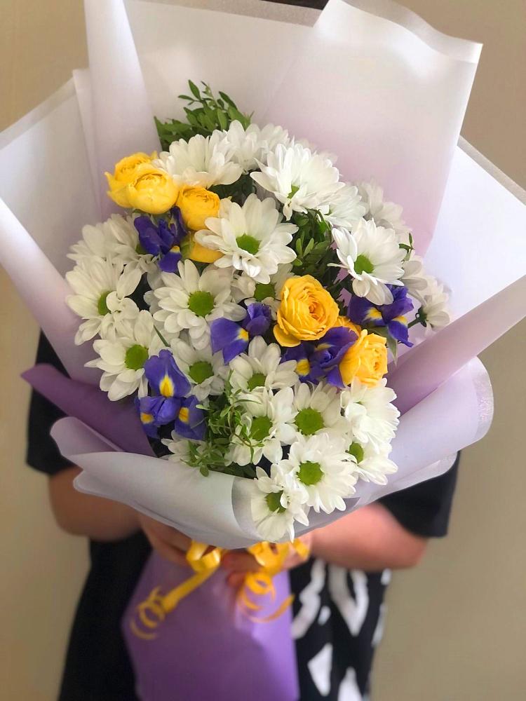 Букет цветов из: Ирисы, Хризантемы и Розы в Починках