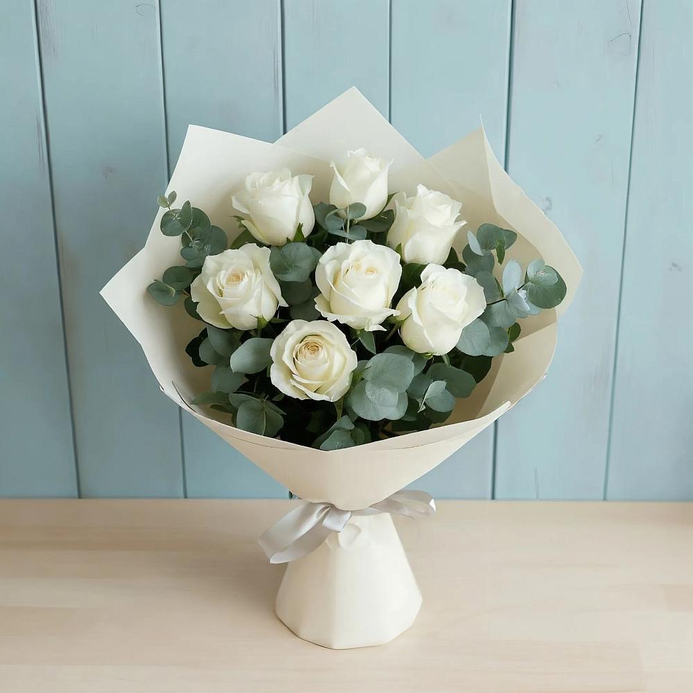 Букет Белые розы в Эвкалипте в Починках