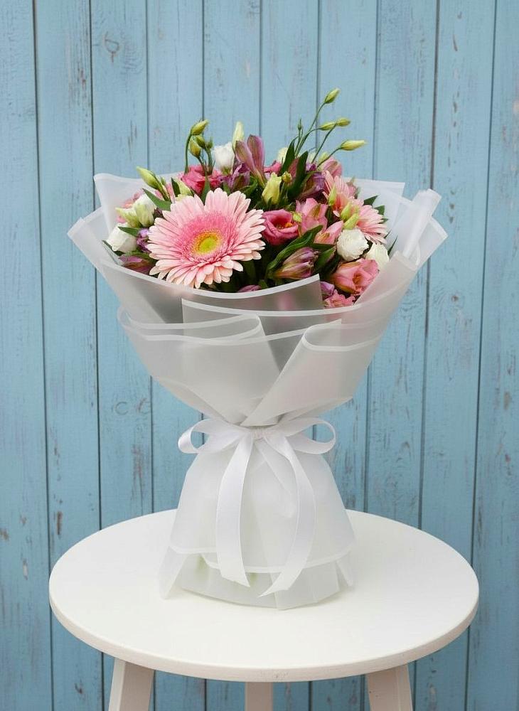 Букет цветов из: Герберы, Альстромерии и Лизиантусы в Починках