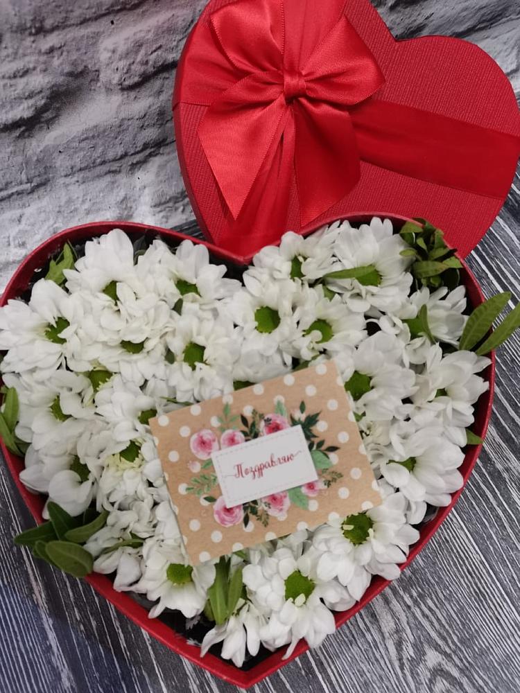 Цветочная композиция из Хризантемы в виде сердца в Починках