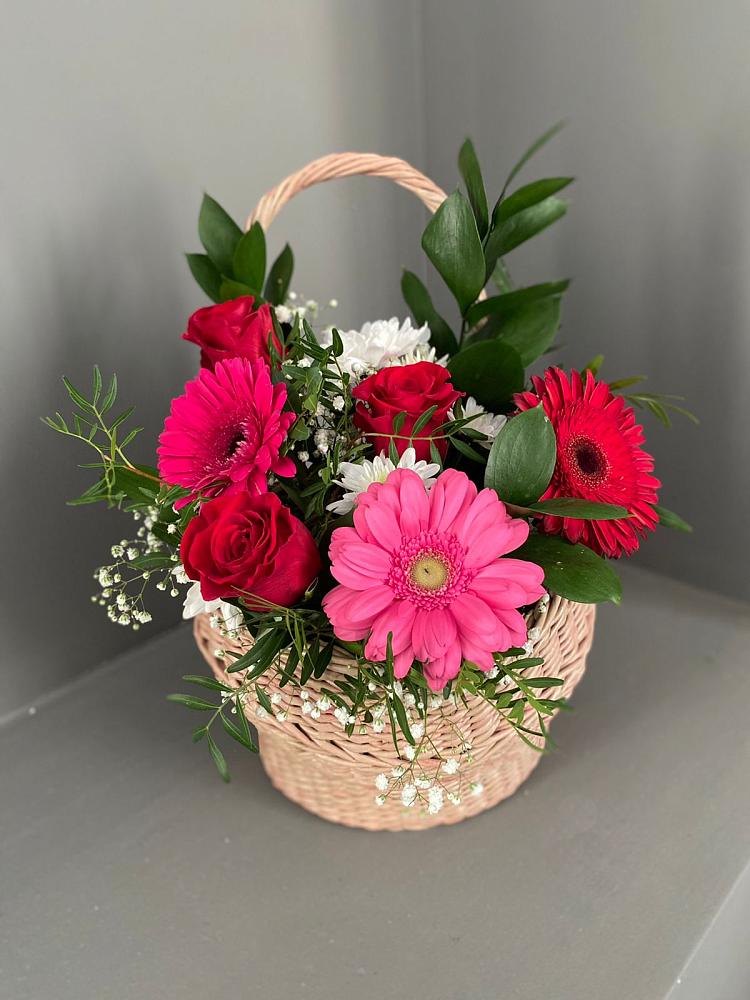 Цветочная композиция из Розы, Хризантемы и Герберы в корзине в Починках