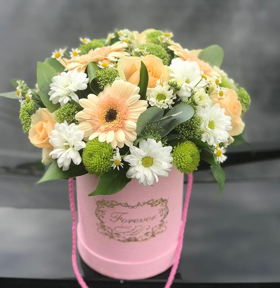 Цветочная композиция из Розы, Герберы и Хризантемы в шляпной коробке в Починках