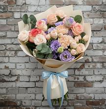 Букет цветов из:  Розы, Лизиантусы и Гвоздики в Починках