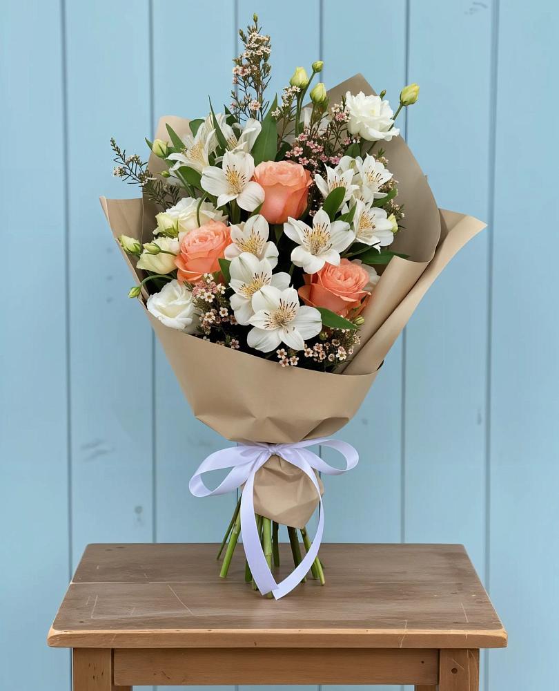 Букет цветов из: Альстромерии, Лизиантусы, Розы и Хризантемы в Починках