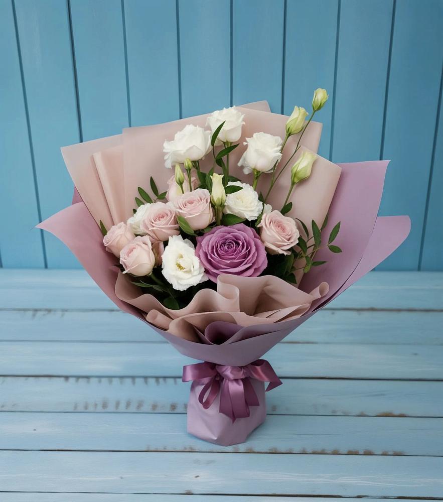 Букет цветов из: Розы и Лизиантусы в Починках